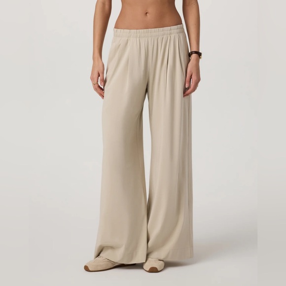 NEW Vuori Villa Vibes Wideleg Pants in Dark Porcelain